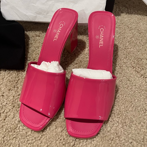BNIB Limited Edition Polly Pocket Chanel CC Patent Calfskin Pink Mules sz 38.5! - Picture 1 of 6